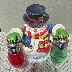 Imagine Nation Snowman Bulb Salt Pepper Shaker Set NIB #96